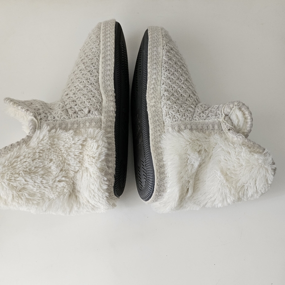 Mukluks Cream Knit Fury Warm Cozy Size L 9-10 Slippers - Picture 3 of 10